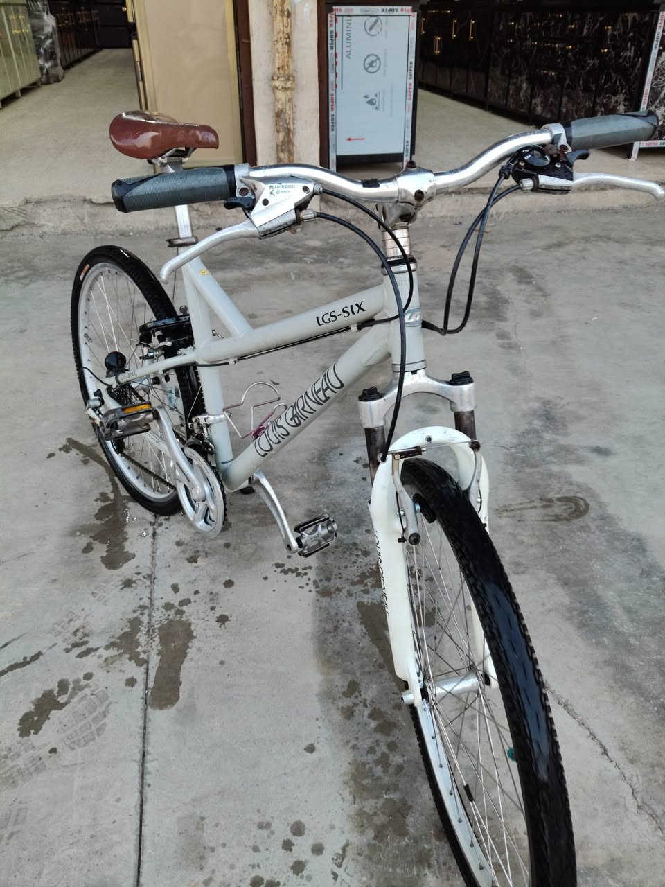 السلام عليكم 
بايسكل ماركه LOUIS
معدن المنيوم 
البدالات دفع سحب 
النقال الخلفي 8 والامامي3
قفل خلفي وياله مضلعه رقبه لعاب
فول كمبليون 
السعر 140 الف 
موجود توصيل


**إذا كنت صاحب هذا الإعلان وتريد حذفه لأي سبب، رجاءا أرسل رسالة إلى الدعم الفني**