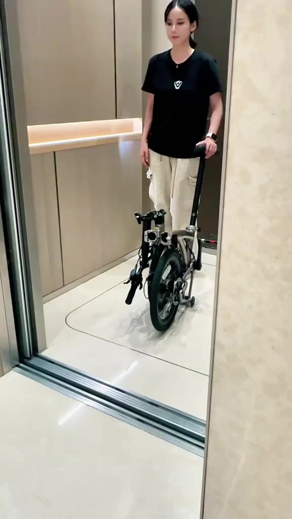 تحفه فنيه java neo
دراجه خفيفه الوزن قابله للطي ب٣ مراحل لسهوله الحمل وزنها ١٠ كيلو غرام تكدر تشيلها بجنطه وين ماتروح حجمها ١٦ طبعا سستم شيمانو بريكات هيدروليك السعر ٧٠٠ بيها مجال للعلم اخذتها اكثر بس ما مستخدمها متوفر توصيل داخل بغداد وديالى


**إذا كنت صاحب هذا الإعلان وتريد حذفه لأي سبب، رجاءا أرسل رسالة إلى الدعم الفني**