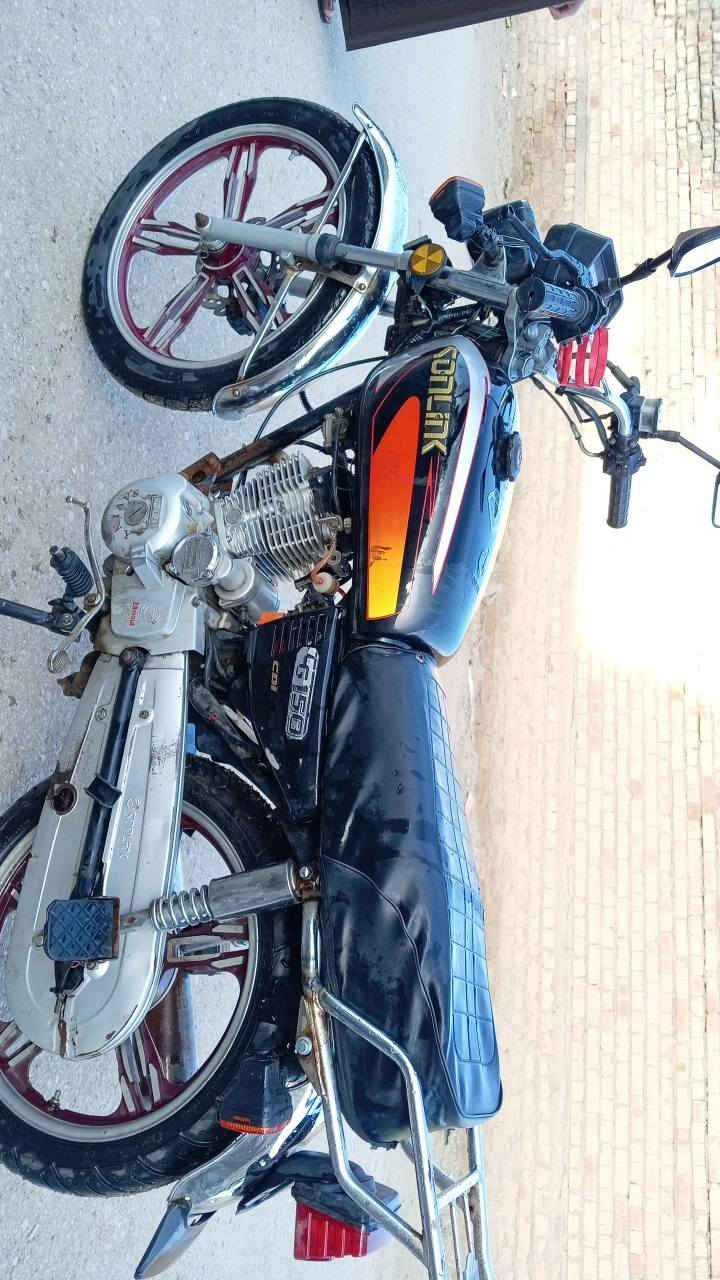 السلام عليكم
دراجه للبيع سيفان فول نضافه كدامه تخم تايرات جدد  
اوراق كامله تشتغل سلف هندر السعر 400وبيه مجال 
تواصل فيس موجود ورقم ***********
