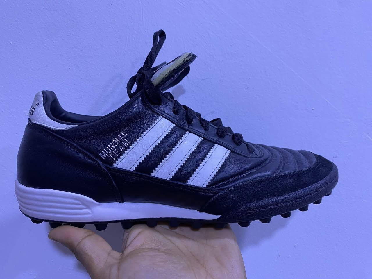 تحفه ادداس كوبا
حكام مدربين 
موجود قطعتين فقط 
قياس45 
قياس41 
اصلي باله شررط 
اولئ شرط 
فووول طبي 
السعر خاص 
توصيل موجود 
***********
