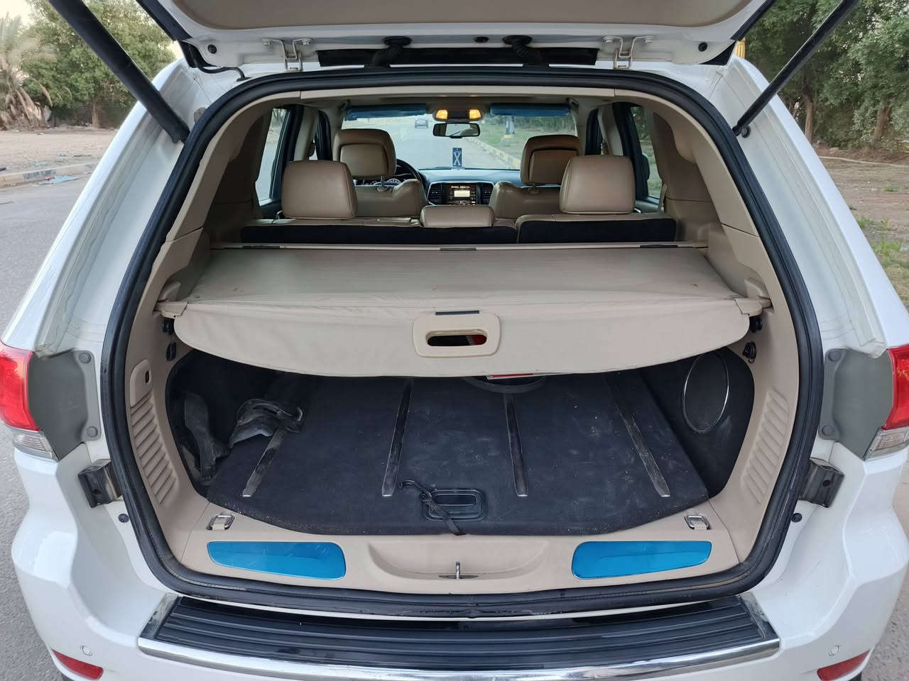 يا الله سلام عليكم سياره نوع جيب لاريدو موديل 2014خليجي لمتت فول مواصفات واحد عله  واحد اعله فاه بنرامه بصمه شاشه كامره حساسات امامي خلفي تحكم ستيرن جهتين شاير مري مري شفط منضومه كشاف زنون كشنات كهرباي جلد تبريد تدفاه كشنات رادرات امامي جانبي ستيرن كهرباي فول الاخير كفاله عامه كير مكينه حداديه تخم تاير تبريد كفاله من ضربه او تبديل او صبغ او بارد كفاله عامه العنوان السماوه الرميثه تحويل مباشر بسمي سنويه جديده اله غايه 2030السعر 248بيه مجال رقم الهاتف ***********تصال
