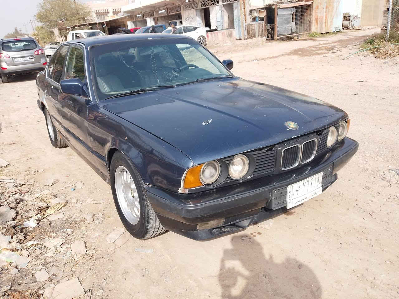 السلام عليكم بي ام للبيع او مراوس 
سيارة خير من الله كير محرك شرط 
تخم تاير صدر نص عمر السيارة عايزها 
بس صبغ وبيها هاي الطخه بل جاملغ الخلفي 
السعر 40وبيها مجال تريد تحويل تريد وكالة *********** مكان السيارة صلاح الدين سامراء
