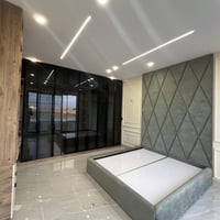 حسب ذوق الزبون • غرفة نوم • ميز TV