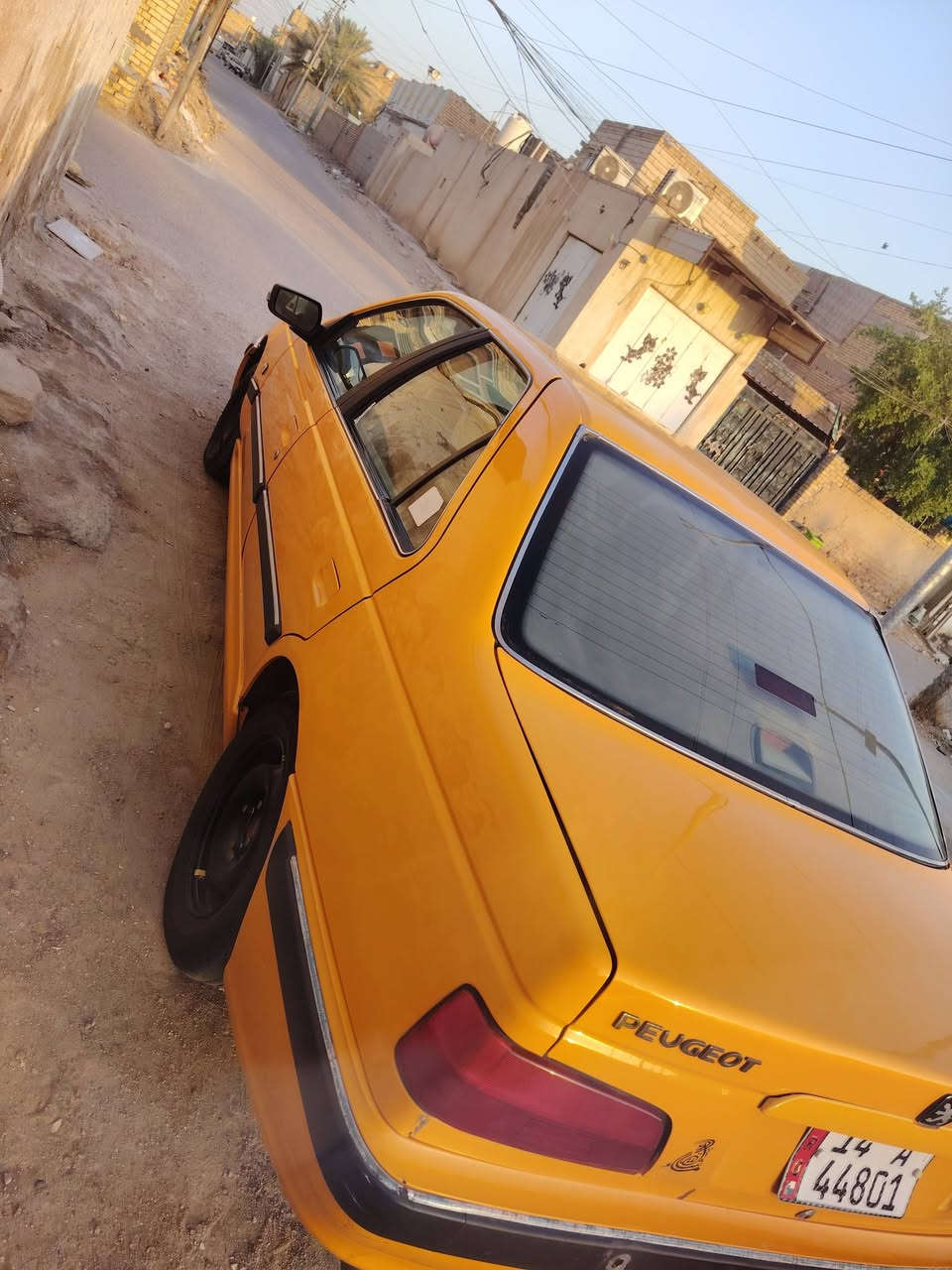 سلام عليكم بيجو 20 رقم بصرة سيارة بيهة ربع صبغ من البنيد والجاملغ الخلفي بي رصعة ازغيرة السيارة خير من الله خطين غاز بانزين عنوان ميسان حي العسكري ***********
