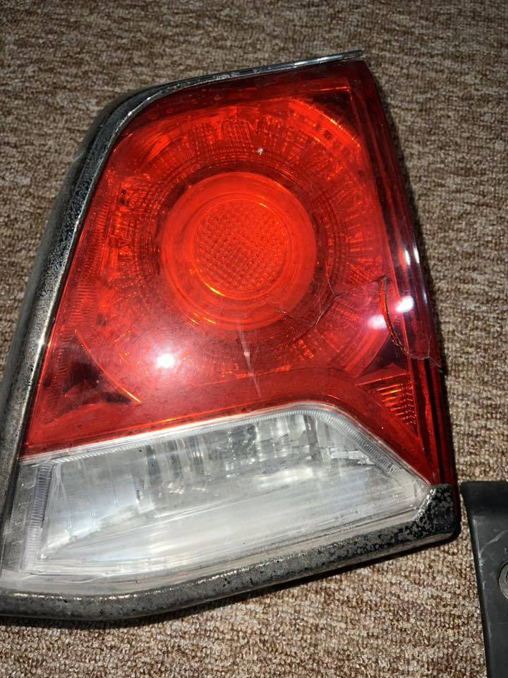 سلام عليكم بگ لايت لاند كروز من 2012لل2015 نضيفات واحد بي فطر خفيف قيم واخذ مكاني بصره مطيحة رقم ***********
