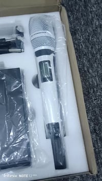 مايكات لاسلكي سعر القطعه 90 الف توصيل مجاني قطعتين باله جديد نضافه 100...