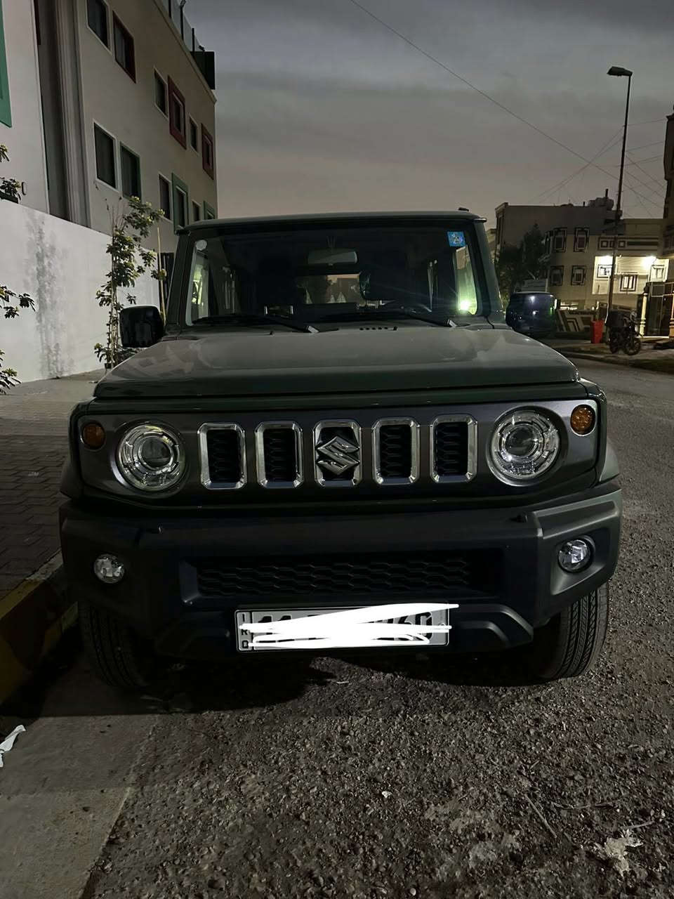 ✨سيارة دفع رباعي ✨ محبوبة البر 💪🏻 والطرق الوعرة
وحش الصحراء والطرق الخارجية 🔥

✨سوزوكي جمني  (Suzuki Jimny) 

موديل 2025  

كفاله عامة ماشيه قليل جدا 

داخل الضمان بحالة الوكالة 

رقم بغداد الانكليزي الجديد تحويل مباشر 

 

لايتات عالي وناصي لدات بلادي 

فول تحكم ستيرن 

4 راكبا 

صعود ونزول منحدرات 

مانع تزحلق 

زراك لايت امامي 

نظام الملاحة

بلوتوث + aux + usb

شاشة كبيرة لمس 

منفذ شحن  USB

. 
واصل ١٨ مليون ونص من سعرهة وباقية مطلوبة لشركة الصادق الجادرية ٢٠ مليون 
اقساطه بالشهر ٧٠٠ الف دينار. 
معرروضة للبيع بسعر جدآ مناسب. 
للاستفسار. ***********
