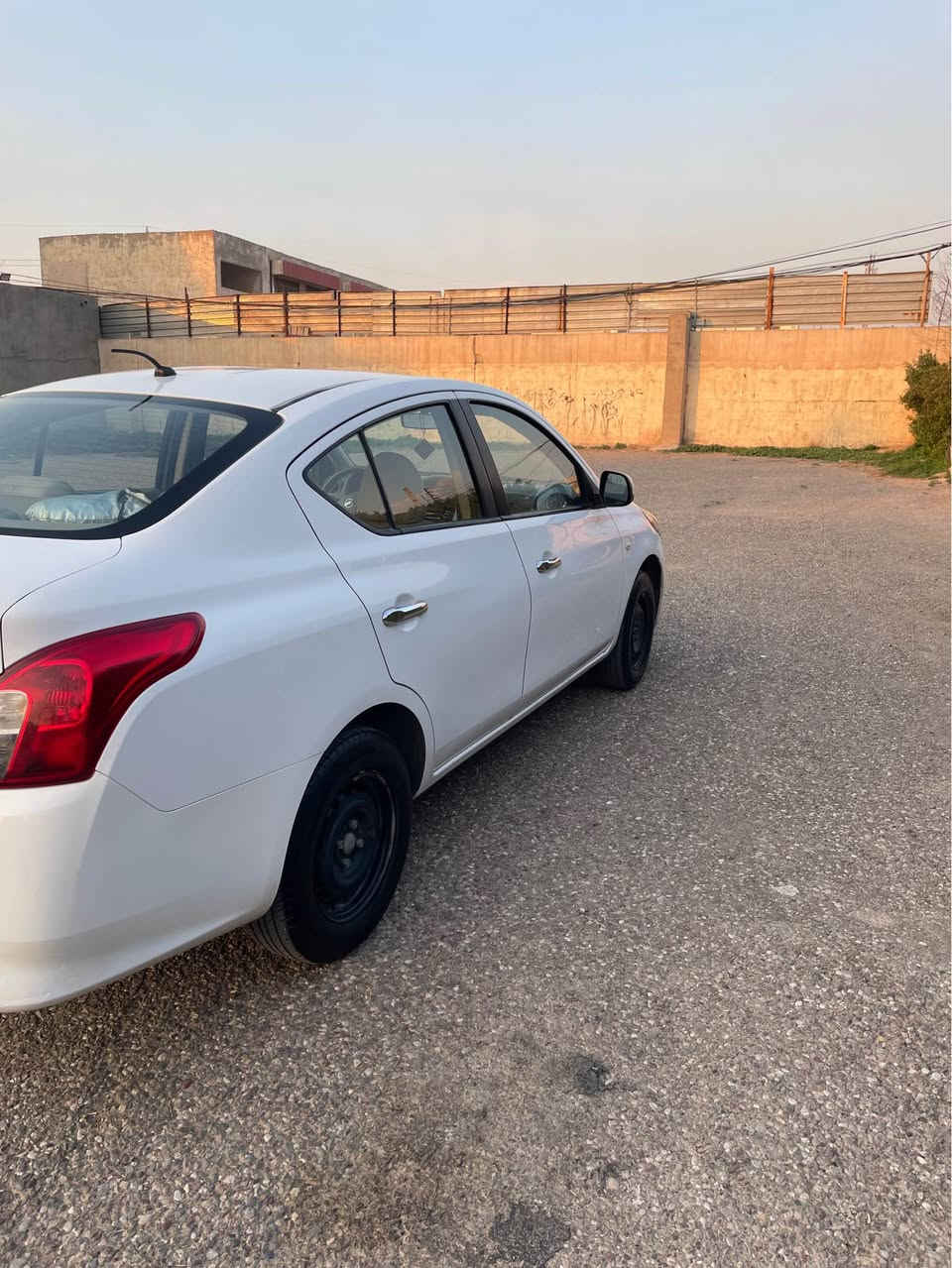 Nissan Sunny 2016
 هیچی نیە سەیارەکە سفرە
تەنها 65 کم رۆیشتووە هەقیقی
رەقەم و سەنەوی نۆییە 
بەناو خۆمە
بی سبوغ بی تحدیل 
بی کارت بی شوخت
دەعامی بۆ دەعامی بەشەرت 
یەک دینار مەسروفی تیدا نیە 
نرخ $98 
هەولیر
*********** 
*********** أربيل, العراق
