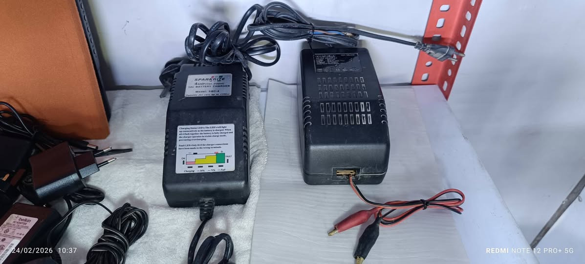 محولات وشواحن فولتيات مختلفه 16 قطعه صغيره وشاحنتين مال بطاريات 12 فولت خلولنا سعر اخوان وبالعافيه 
*********** مكاني بغداد
