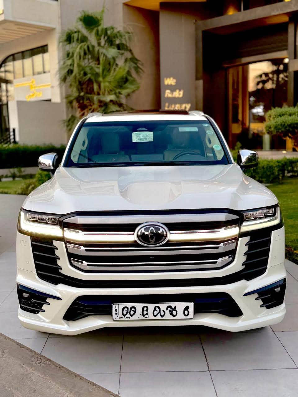 السلام عليكم
لاندكروز vx limited s 2025 
ضمان شركة ساز مكفولة كفالة عامة ومغلفة ppf بلكامل 
ماشية ٣٩ الف كيلو  سياره كلش جديدة 
السعر ٨٣.٥$
***********
مكاني بغداد الدورة
