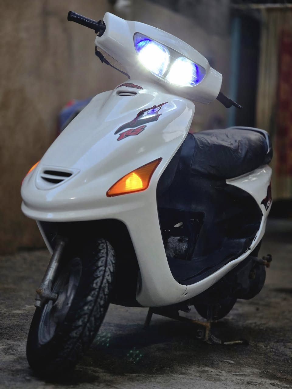 دراجه فراشه مجفته مره واحده كلشي جديد باتري جديد وتايرات كهربائيات كله شغاله يعني ايشي ماناقصه 
السعر 425 وبيه مجال قليل العنوان جزيره كباسي رقمي *********** مو شراي لايخابر ولا يراسل
