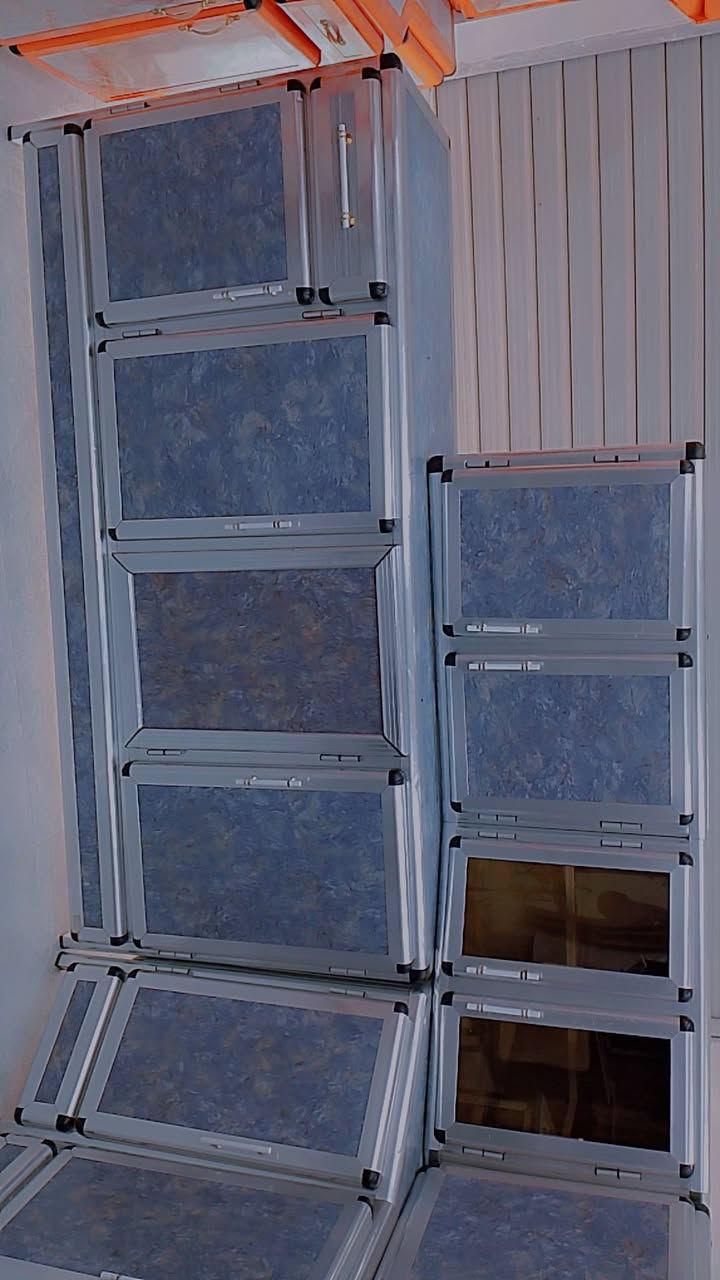 كاونترالمنيوم 5قطع. نظافة 100/100
معرض السليمانية الديوم شارع المستوصف ***********
