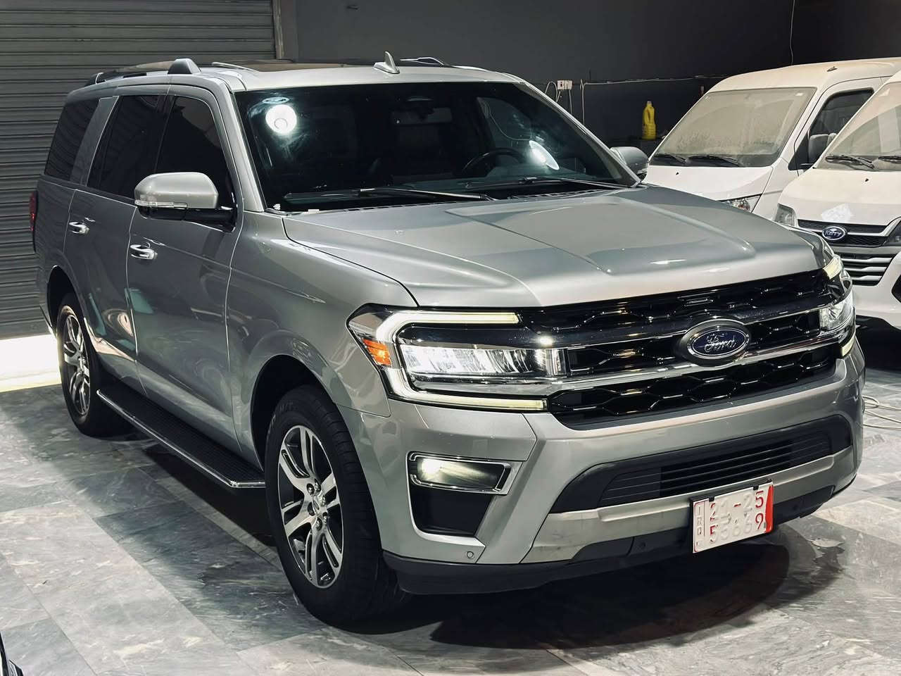 السلام عليكم
#للبيع  بسعر 33 الف دولار
FORD EXPEDITION LIMITED

الموديل : 2023
العداد : 58 الف مايل
المحرك : v6 سعة 3,5 توين توربو 375HP

المواصفات : لمتد شاصي قصير
( بانوراما , حساسات امامية وخلفية ، رادار امامية وخلفية ، تحديد مسار ، نقطة عمياء ، لايتات LED متكيفة مع المنعطفات  ، كشنات ViP لون ماروني تدفئة وتبريد وميموري ،
الخ )
حادث السيارة موضح بالصور تبديل بيبان عدد 2 وًجامرلغ خلفي نص ، ايرباكات تكم فقط مرجعة سستم تصليح 100% جاهزة بدون اي نقص

ترقيم جديد اربيل

رقم الشاصي
1FMJU1K8XPEA11341

موقع السيارة : كركوك
للاستفسار
***********
