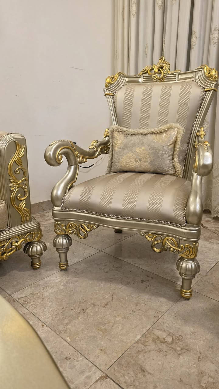 تخم ملكي دزاين إيطالي حديث اخو الجديد ١٠ مقعد وطبلة وسط 
الشراي يتصل ع لرقم 
***********
