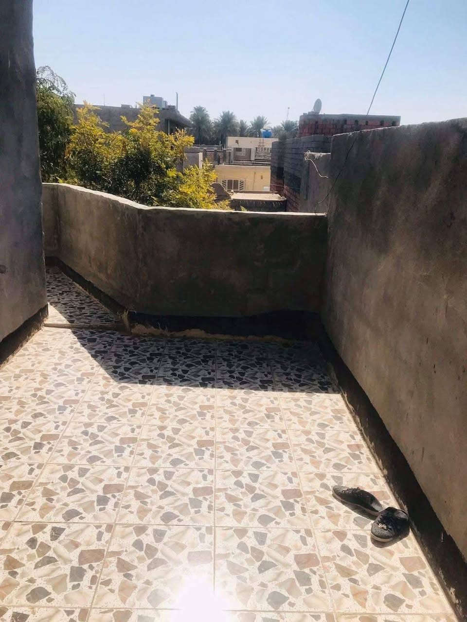 بيت للبيع بعقوبة الوثبه قرب محلات الغيبي مقابيل الشرطه النهريه مساحه الارض 106 زراعي سند 25 متكون من 3طوابق الطابق الاول غرفه نوم واحده ومطبخ وصحيات خارجيه وداخليه الطابق الثاني 3غرف نوم وصحيات الطابق الثالث غرفه نوم واحده مع بلكونه


**إذا كنت صاحب هذا الإعلان وتريد حذفه لأي سبب، رجاءا أرسل رسالة إلى الدعم الفني**
