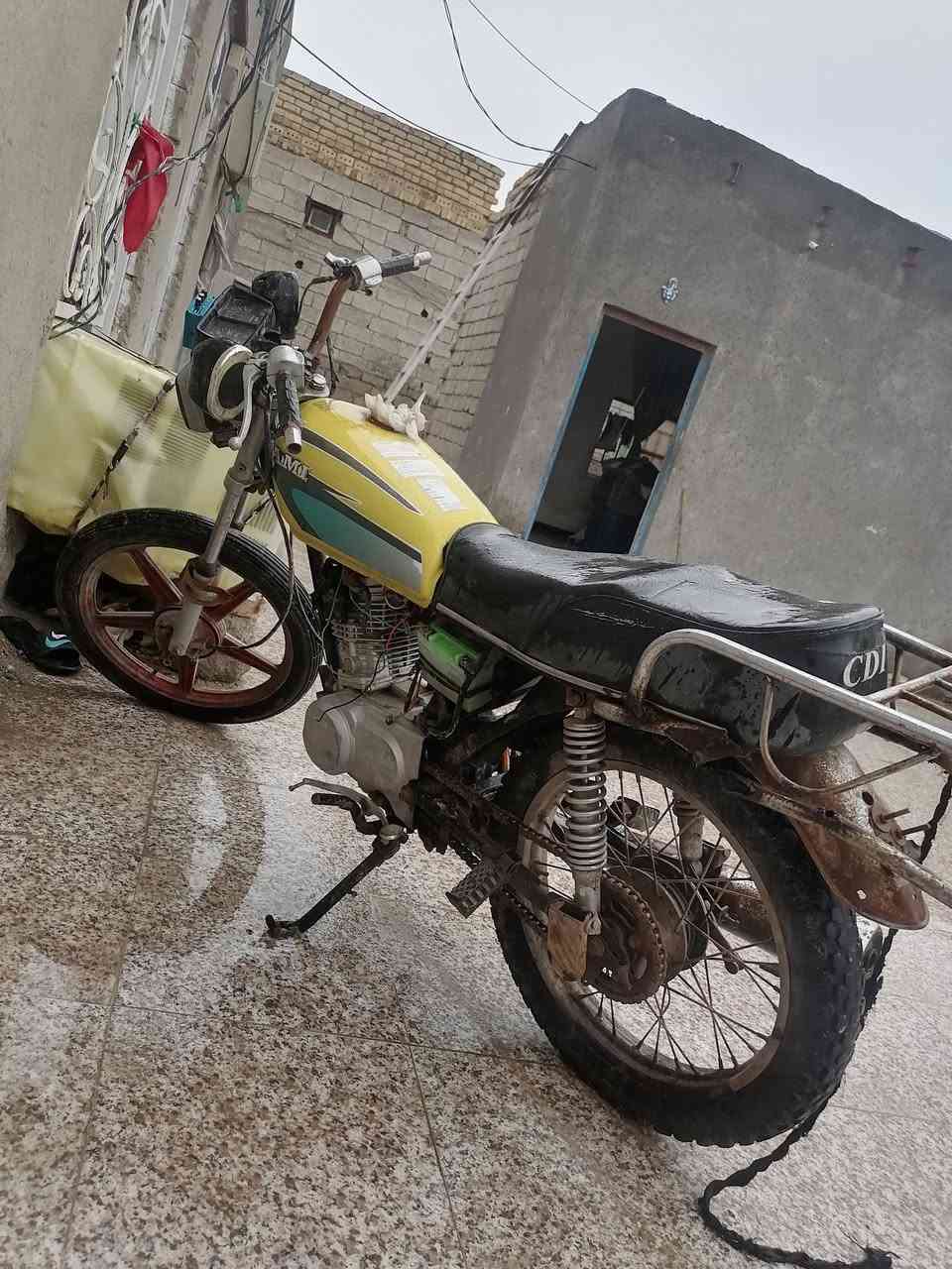 سلام عليكم دراجه نامه كلك  للبيع شرط كل نقص مابيه محرك نضيف مكاني قضاء الخضر او مراوس بدراجه تايكر او جونده الخاص مفتوح رقمي الثاني *********** بيه واتساب مراوس
