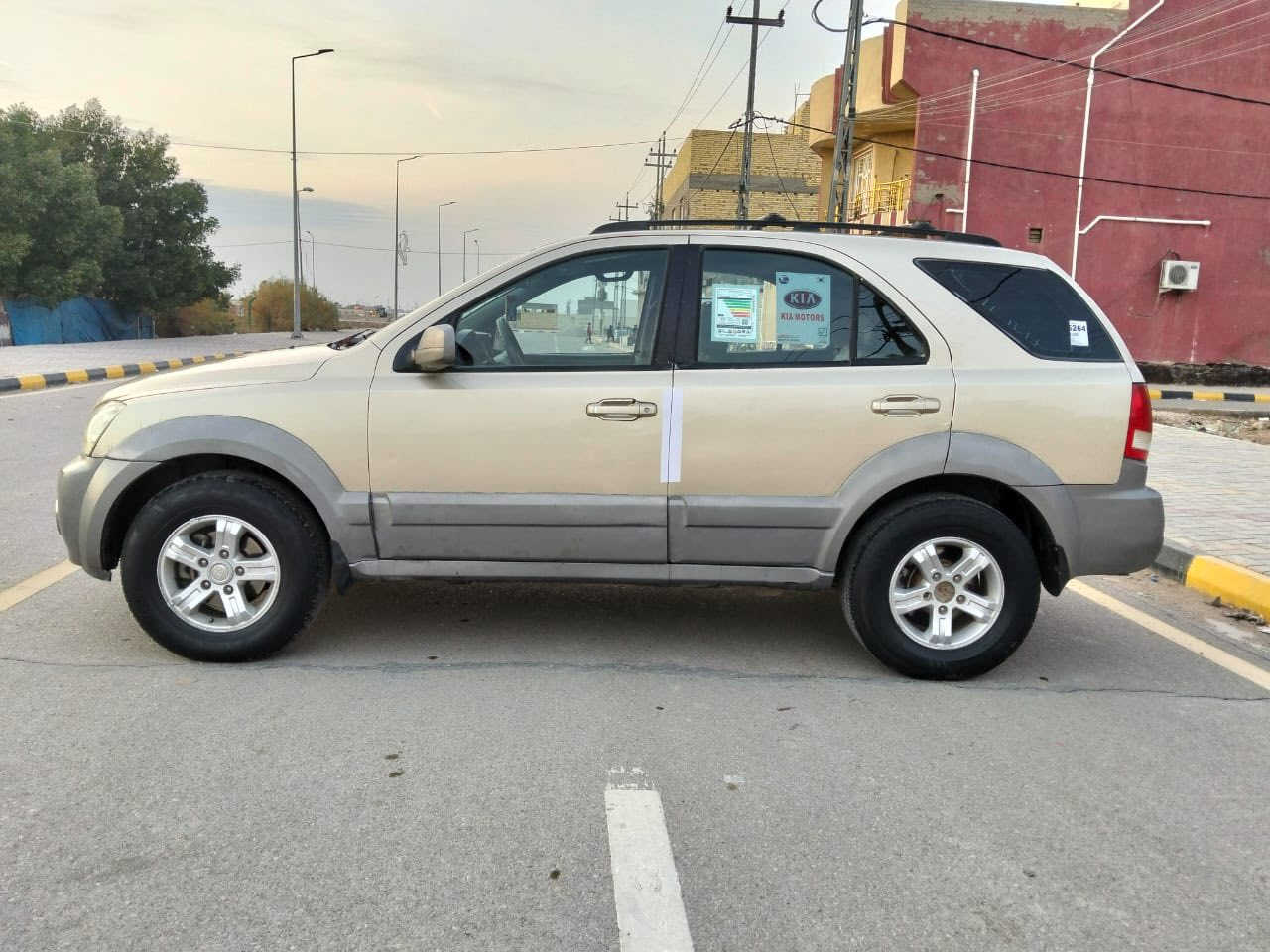 ***********.  سلام عليك كيه سرنتو موديل 2006 وارد خلجيه مكفول من ضربه وتبديل بيه صبغ حزام اثر جراد سياره جاهز من تخم تاير من حداد مامي خلفي مكينه وكير 6 دوش تبريد شغل رقم قادسيه مشروع وطني رقم جديد دولي رقم جديد سنويه الغاء 30  مكان سياره واسط سعر 82
