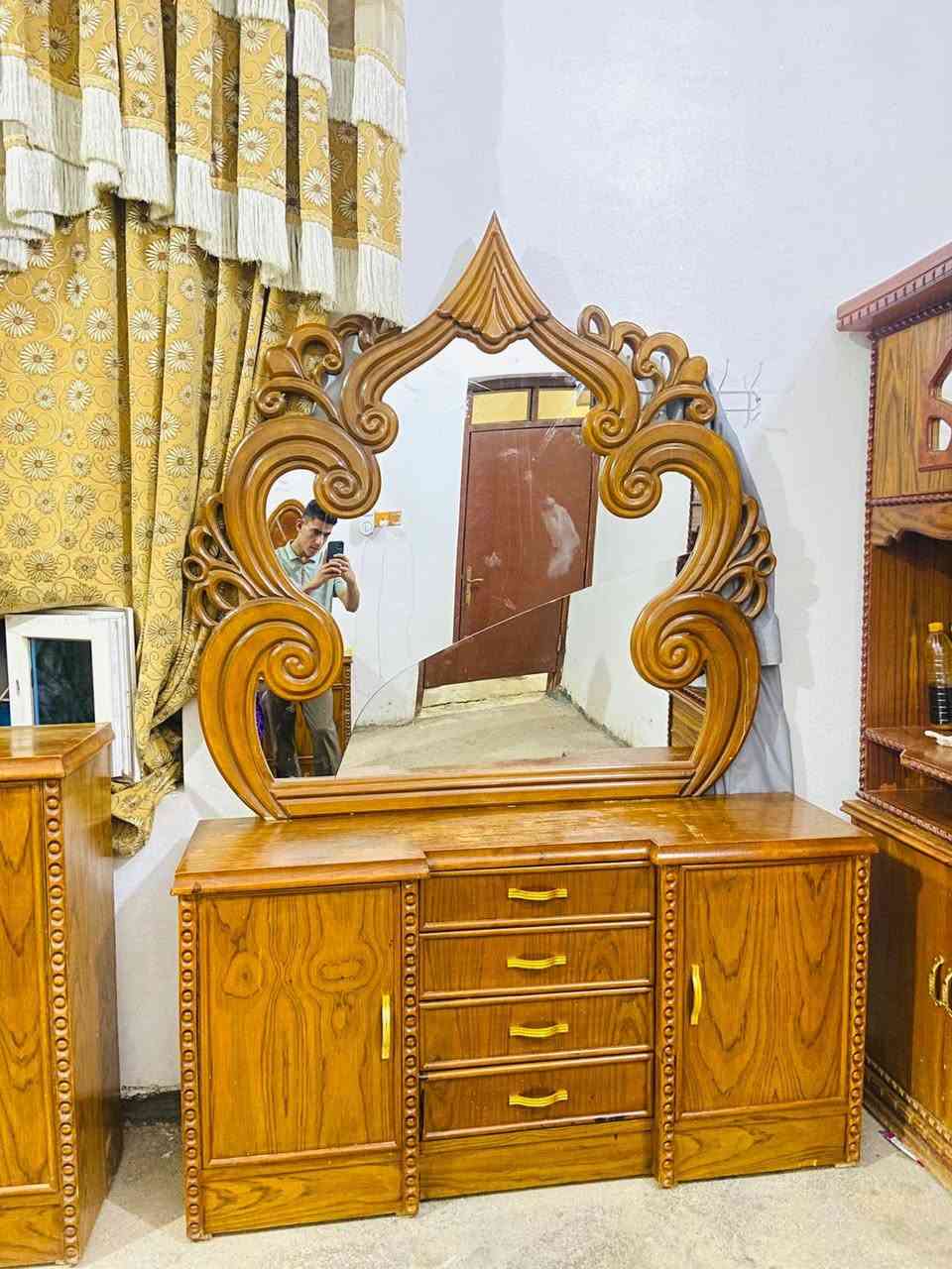 يتوفر غرف نوم اشكال ديكورات صاج عراقي حطاطه و كناتير أبو 6 ملحق طابقين 
أبو 4 جديد مو مستخدم 
بسعار مناسبة 
ونقل وشد مجاني واصل لباب بيتك 
عنوان الرمانه البعبيد 
***********/ بي وتساب
