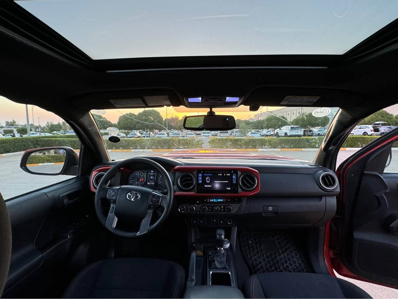 تيؤتا تاكؤما مؤديل 2019 TRD
ره نگى قسى فول  مواسه فات
به س جلد نيه شاشه يه كاميرا 
گير تؤماتيك گوشين هيته ره به سمه
سلايد ڤؤليؤم ده بل ئه كسل AUD
تعديل سورعه تبريد لمس شعن كردنه وه ى
مؤبايل لايد ليد بؤدى دريژ زؤر مواسه فاتى تر
سه ياره كه نيو ده رگاى بؤياغه به بئ أيرباگ 
سه ياره كه تايه و ده بله كانى كامل ده سكارى
امريكايه بؤ ئؤفرؤد  باقى ده عامى بؤ ده عامى 
به شه رت  / سعر  ٢٣٥   💵
***********  / ☎️ أربيل, العراق
