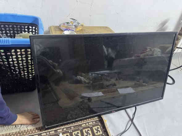 شاشة للبيع LG اخذتهة باب اول جديدة ما بيهة اي خلل ولا تصليح حتى ما اشغلهة *********** 
عارضهة ب٢٠٠
