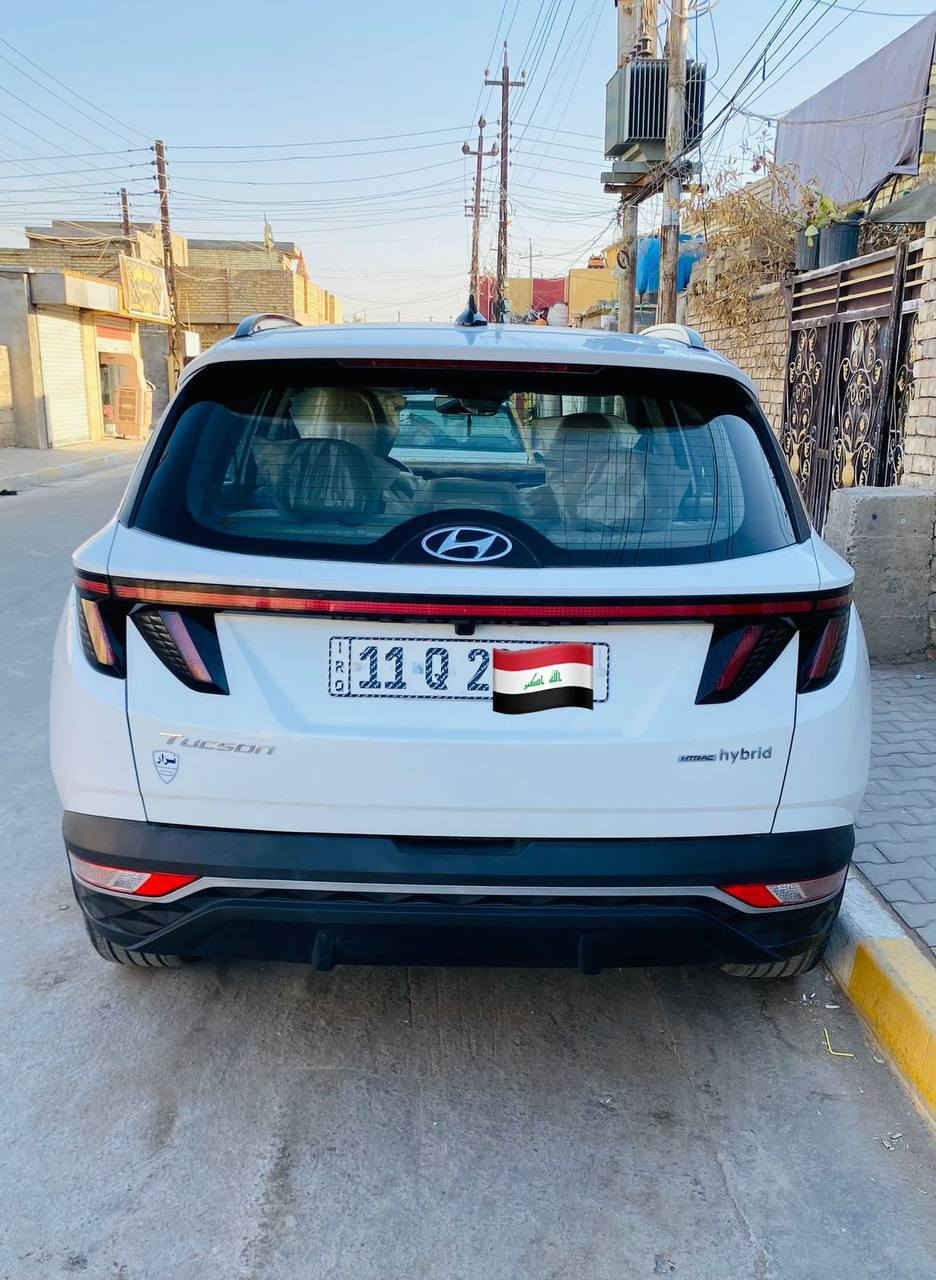 السلام عليكم توكسان  2023 هايبرد فول مواصفات امريكي
لون السياره ابيض صدفي
المواصفات
1- بصمة تشغيل 
2- بصمة ابواب لمس دخول ذكي 
3- بنوراما على طول السيارة 
4- صندوق كهرباء شفط  
8- تبريد تدفئة كشنات 
9- كشنات جلد
10- كشنات كهرباء 
11- اضواء محيطية بالابواب
12- كشنات خلفية جلد
13- مرايات تعتيم ذاتي 
14- ابل كار بلي 
15- اندرويد اوتو 
16- شاشة دجيتل 3 اشكال للقيادة 
17- اشاير ترحيب 
18- اضواء امامية LED زنون 
19- اضواء خلفية LED
20- هوك خلفي 
21- فول اوامر صوتية 
22- جامات اوتو 
23- قطعتين تبريد 
24- اشارات ب المري
25- كير دكم 
26- شفتات ستيرن 
27- تحكمات ستيرن 
28- السيارة فور ويل 
29- محرك 1600 تيربو
30- هاند بريك بصمة 
31- شحن واير ليس 
32- منافذ شحن 
33- اوتو هولد 
34- تشغيل عن بعد  
38- كير AT المرغوب 
39- رادار امامي رادار خلفي رادار جانبي 
40- نقطة عمياء 
وبعد بيها هواي مواصفات 
ممشى السيارة ( 20 الف فقط ) 

دوشمة الغرفة والدشبول والجنطه ب600$

السيارة حادث امامي نص بنيد وجاملق ايسر وجنطة بامريكا ضربه خفيفه مصبوغه 

مكان السيارة بغداد 

السعر 178 وبيها مجال 

رقم الهاتف ***********
