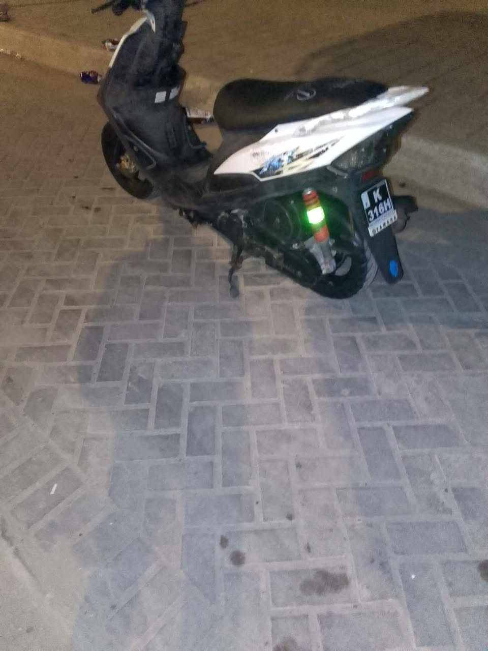 السلام عليكم دراجه البيع ماكس عدله دراجه نضيفه خير من الله دراجه مختمه ختم واحد سعر دراجه ٦٥٠ العنوان بغداد مدينه الصدر الستفسار خاص او واتساب رقم ***********
