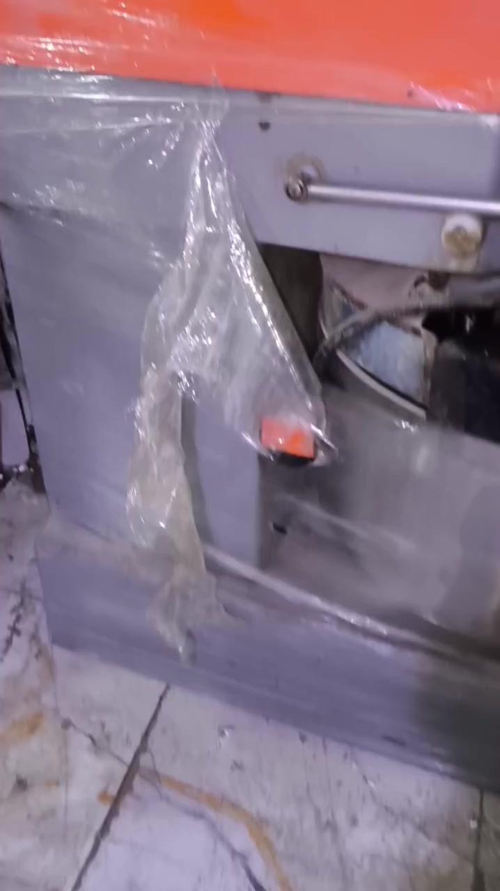 سلام عليكم عجانه نمساوي جديده للبيع استعمال شهر  ***********
