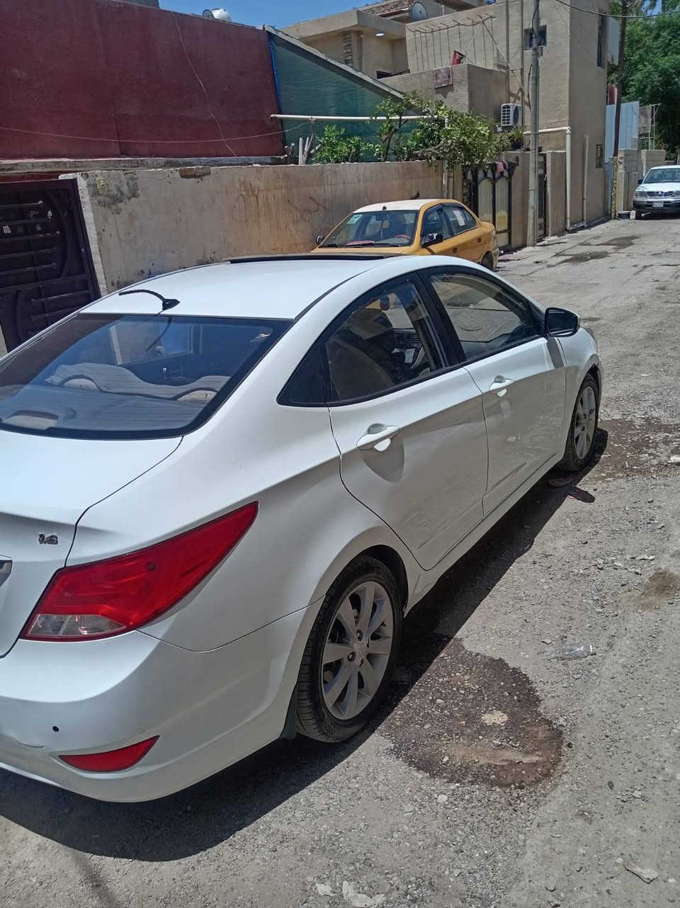 🚗 للبيع هونداي اكسنت 2016 سيارة نظيفة جداً✅ ، استخدام شخصي، محرك وكير بحالة جيدة، مكيفة وتبريد❄️  ممتاز، جاهزة للاستخدام وما تحتاج مصروف💫 . 📍 عنوانك السياره بغداد📍 الاعظمية 
للإستفسار رقم الهاتف ***********
اخوان رجاء الي يشتري يخابر ينتصل ويدلل وسعره تره جدا مناسب مستعجل على بيع ✅
