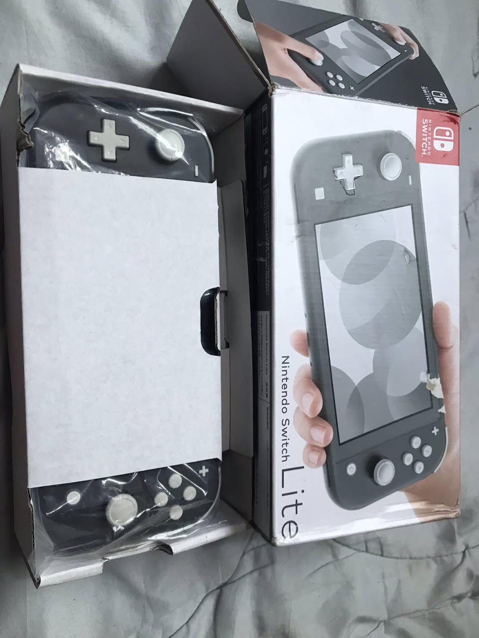 نينتندو سويتش لابت موديل 2025 بي مشاكل
الجهاز من يطفى عام اتعذب يالة اشغلة 

ومن يشتغل اريد استخدمة اشغلة ميعرض صورة اله ادوس البور مرة والهوم مرتين معاً يعرض 

الجهاز مفتوح لكيت مابي معجون حراري 

كامل مع الكرتون والشاحنة ووياه كود اشتراك اونلاين 

ممستخدم 

سعر نهائي 125 مع التوصيل


**إذا كنت صاحب هذا الإعلان وتريد حذفه لأي سبب، رجاءا أرسل رسالة إلى الدعم الفني**
