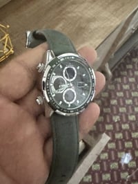 عندي هاي مجموعت ساعات اصليه كوله ع ١٠٠ الوحده شي يشيل شي اصليات كلهم ن...