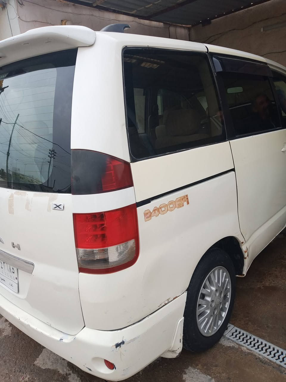 سلام عليكم سياره تويوتا نوها موديل 2005 تحويل ثاني يوم مشروع وطني مكفولة من الضربه والكصه وكافت الاصوليات حجم المكينة 2400 حداديه جاهزه تبريد شغال تخم تايرات جديد توني
 شاشه كامره خلفيه داخلهه بيجي    مرايات  شفط نضافه شرط مثل الي بل صوره 7 راكب  تبريد 3 قطع***********  كربلاء طويريج لسعر 95وبيها مجال
