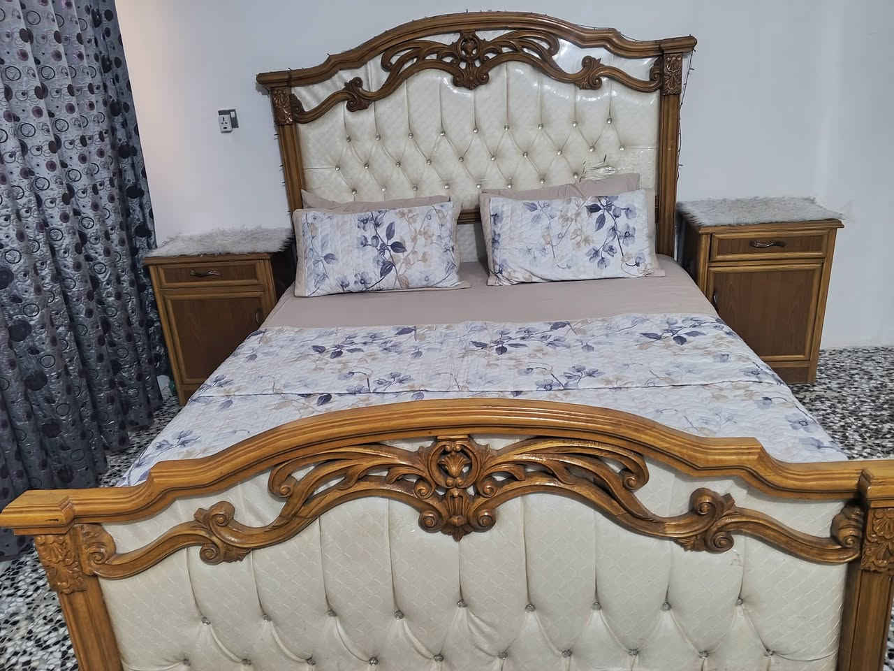 غرفه نوم للبيع صاج تصميم تركي سلايت نضافه خير من الله تجي وتفحصه بعينك شخط ماكو بيه 
مليون 900 وبيه مجال 
***********
