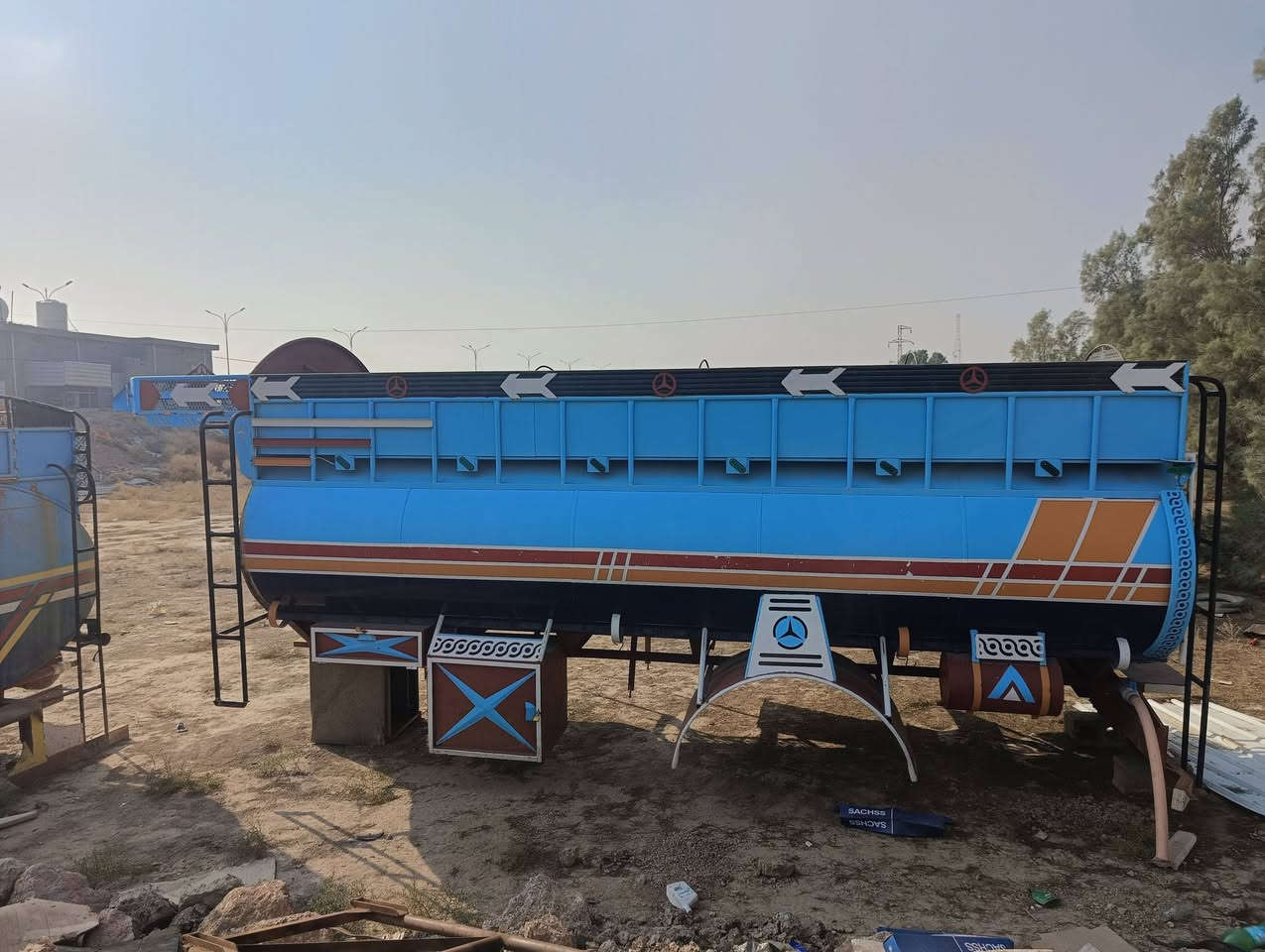 تانكي حديد مغلون للبيع الطول 575 مال قجمه جاهز تفصال العام السعر 7مليون وبيه مجال  رقم الهاتف *********** مكان الفلوجه كراج محمد الحاتمي
