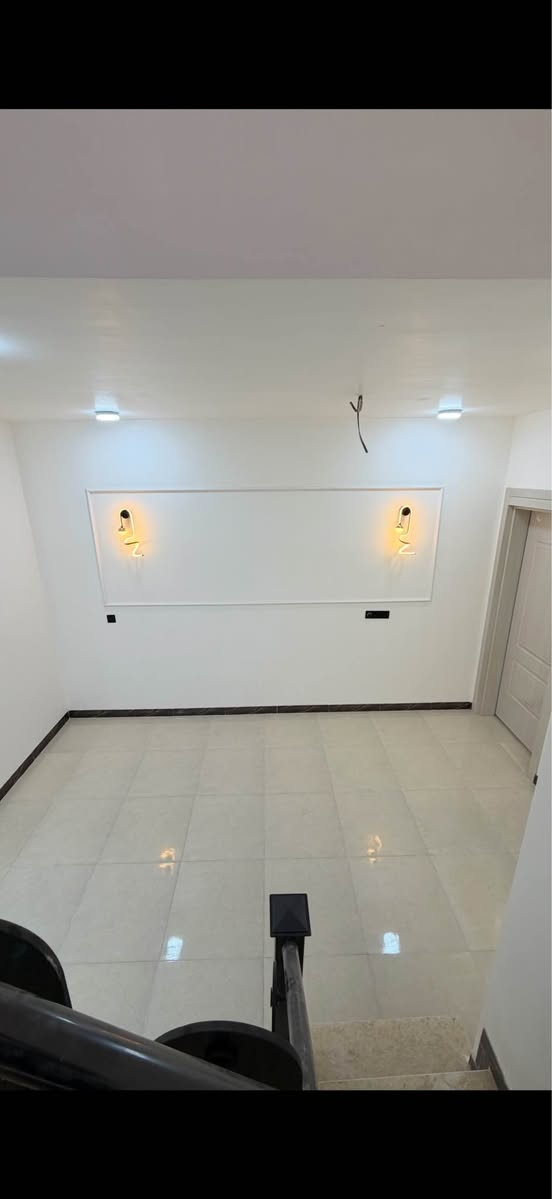 دار للبيع بالنجف زراعي حي ميسان قريب سكله الكرعاوي 
المساحه 100متر 
اساس وسكف كونكريت بناء طابوك 
يحتوي على غرفه نوم صاله مطبخ استقبال صحيات داخلي وخارجي 
*********** النجف, العراق
