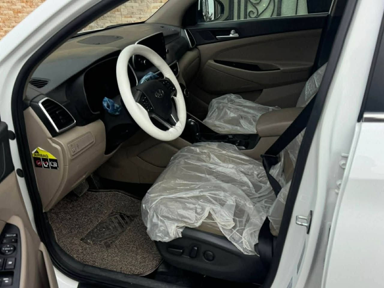 بسم الله الرحمن الرحيم
والصلاة على محمد واله وصحبة وسلم

هونداي توسان ٢٠١٩ للبيع رقم اربيل  بصمة ابواب وبصمة تشغيل وبصمة صندوق كشن سائق كهربائي تثبيت سرعة ( كروس) شاحن واير ليس لايتات الامامية وخلفية LED  ثلاجة بجكمجة  وضعيات قيادة ( ايكو سبورت كمفروت) حساسات امامي وخلفي  كاميرة خلفية كشنات جلد  ٤ اطارات وبطارية جديدة السيارة مكفولة من صبغ وحالوب  ودعاميات ايضا هزا وبراد جديدة  كير ومحرك مامفتوح بشرط ماشية ٧٨ كم حقيقى
مكان سيارة / اربيل شارع ١٠٠ - مدينة المعارض
للتواصل وسعر 
*********** + واتساب
