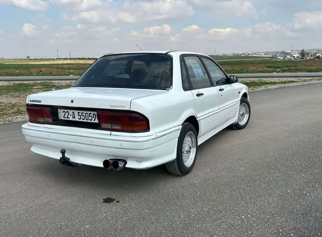 گڵاند ١٩٩٢ بۆ فرۆشتن سەیارەکە یەک پارجەو نیوی سبوغە باقی هیجی تری نیە هەموو شتێکی بەشەرتە ڕەقەم و سەنەوی نوێیە جوار جام کارەبا سلاید مەکینە گەورە گێر و مەکینە کامل بەشەرت بەناو کردن و تەحویل بەشەرتە 
نرخی ٤٩$ وەرەقە و معامەلە
*********** أربيل, العراق
