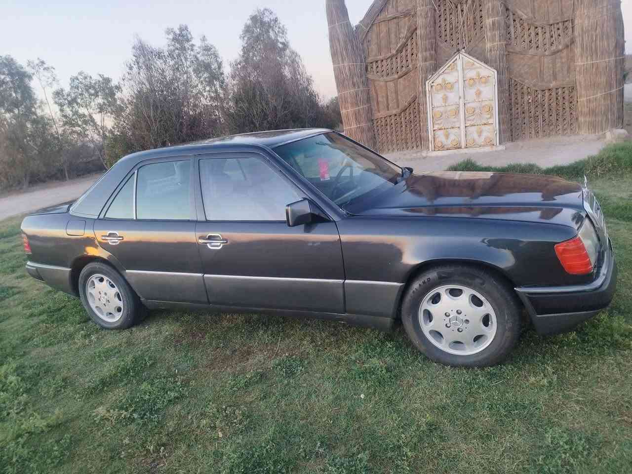 مارسيدس دب للبيع موديل 88 رقم بغداد مشروع وطني  مكينه  3000 حاويه توها مشدوده حداديه جديده  السعر 54 بيها مجال مكاني الناصريه الغراف *********** 
***********
