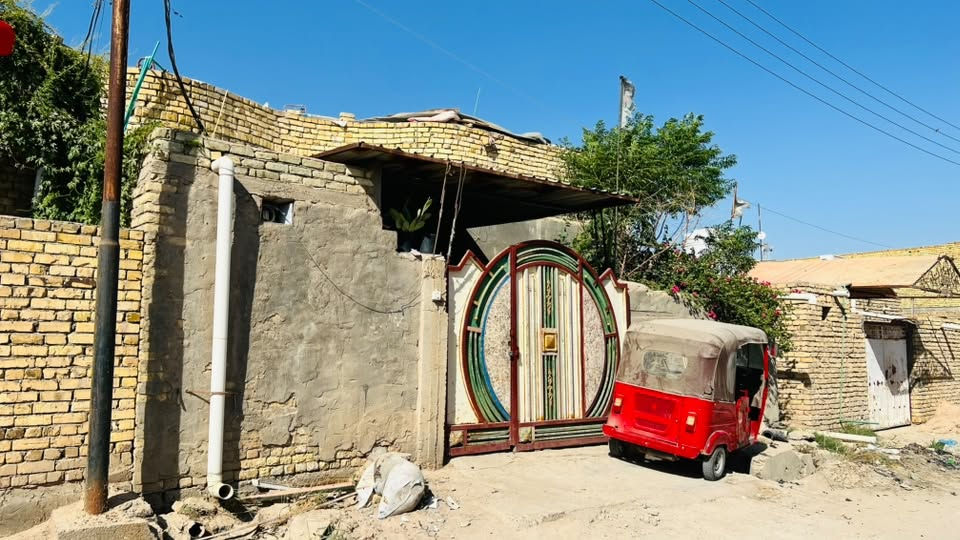بيت للبيع 
وره البدعه بين و بين الطابو شارع
الواجهيه 10 و النزال 20
المساحه 200
يتواجد بيه استقبال 4x6
و مطبخ 4x4
و صاله 9x5
و غرف ثنين 4x5 ثنينهن 
صحيات خارجي و داخلي 
البناء كله من الطابوك 🧱
للاستفسار 👇
***********
واتساب هم بيه و الخاص هم متواجد بيه

