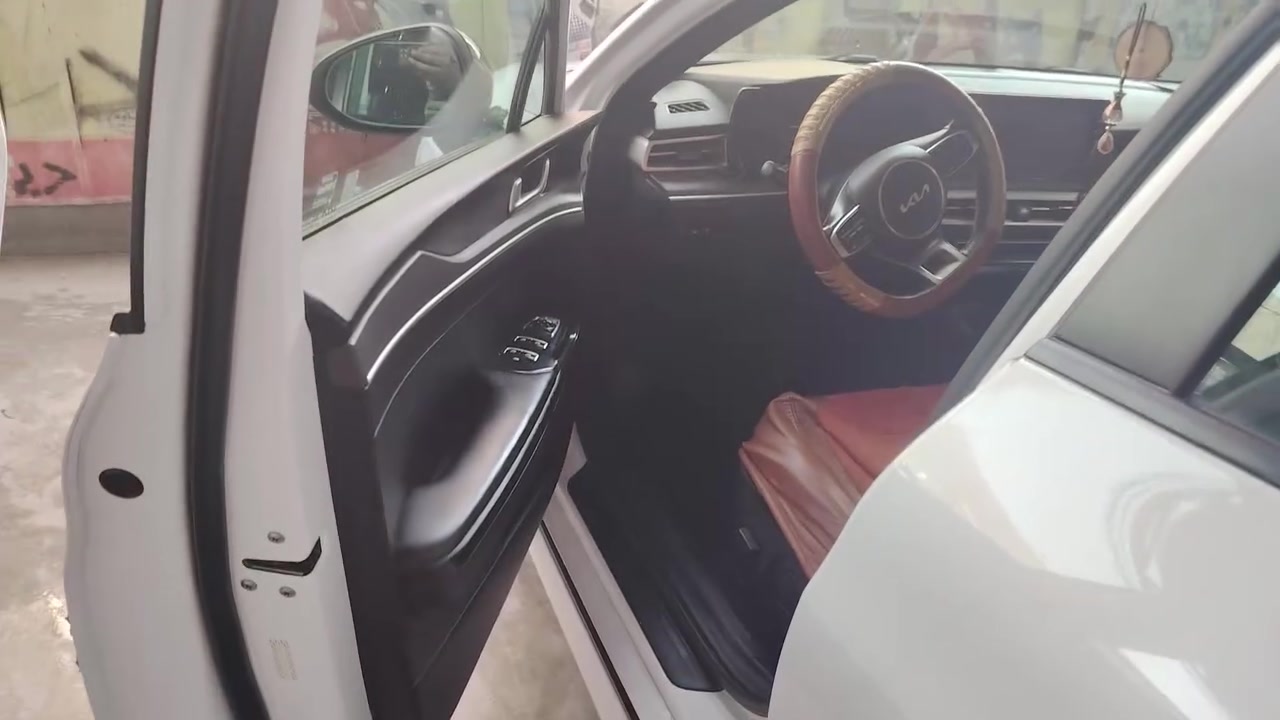 كي فايف موديل٢٠٢٢ Gt لاين
 فول الفول بدون البنراما
شكو مواصفات بيها لون ابيض
حادثها سطحي جامولغ خلفي
رقم بابل
السعر ١٧٣  ومجالها بسيط
***********
