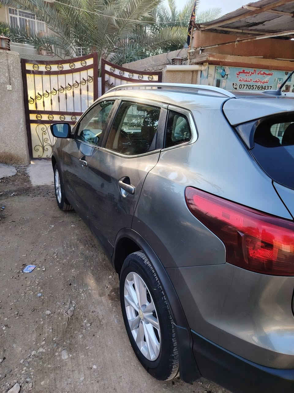 السلام عليكم نيسان روج ٢٠١٧ سبورت المحرك ٤ سلندرالمرغوب ٢٥٠٠ مابيه نقص مكفوله ماعده الجاملغ الأمامي مبدل بدون داخل خلاص وبدون ايرباك باسمي السعر ١٤٠ اوبيه مجال للاستفسار الاتصال ***********
