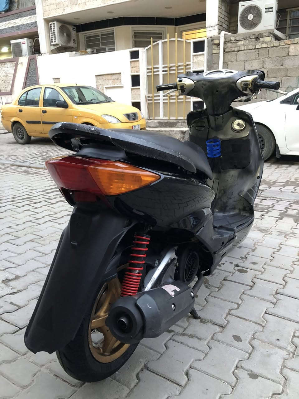 سلام عليكم سكنس نثيه للبيع السعر 650 كامله من كلشي عنواني الدوره رقم هاتف ***********
