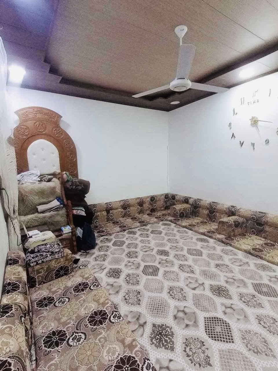 للبيع بيت 50 متر طابقين ركن مربع يحتوي على الطابق الأول استقبال وصاله ومطبخ وتخاريج والطابق الثاني غرفه وصاله كبيره حي ميسان شارع عودة السعر 65 وبي مجال للاستفسار اتصل ***********
