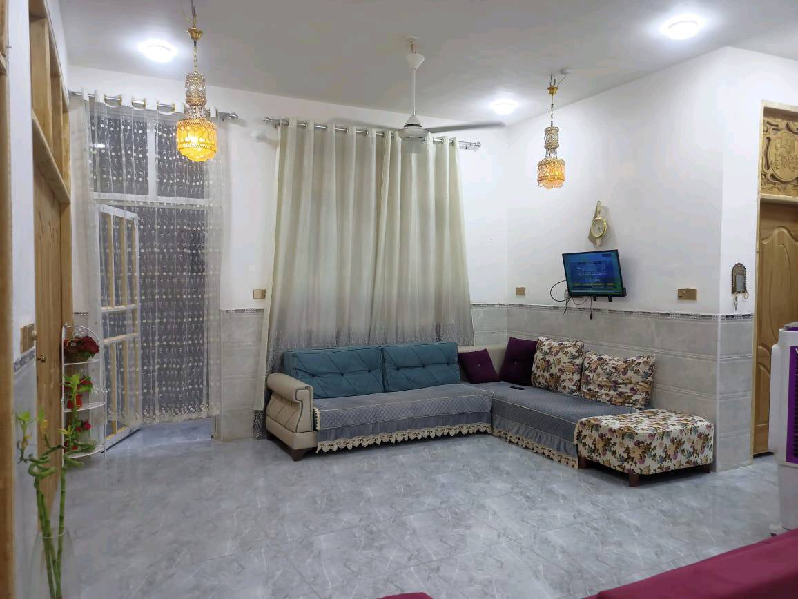 بيت للبيع

📍 الموقع: حلة / قرب سيطرة الآثار

▪️ المساحة: 300 متر

يتكون من:
• استقبال
• مطبخ
• هول
• غرفتين

السعر: 75 مليون فقط

للاستفسار:
***********
أبو ليث
شنو موقع البيت بالضبط؟ (المنطقة/الحي/قرب شنو) حتى يسهل على الزباين يوصلون.: 
الحلة - سيطرة الاثار 
شكد مساحة الأرض والبناء، وكم عدد الغرف والحمامات والصالات؟: 
المساحة 300
يتكون من مطبخ- استقبال- هول- غرفتين
البيت طابو/مستمسكات رسمية لو لا؟: 
زراعي سند25 
البيت جاهز للسكن لو يحتاج شغل أو أي تصليحات؟: 
جاهز للسكن
شنو سعر البيع النهائي وهل بيه قابلية للتفاوض؟: 
75 وبي مجال 