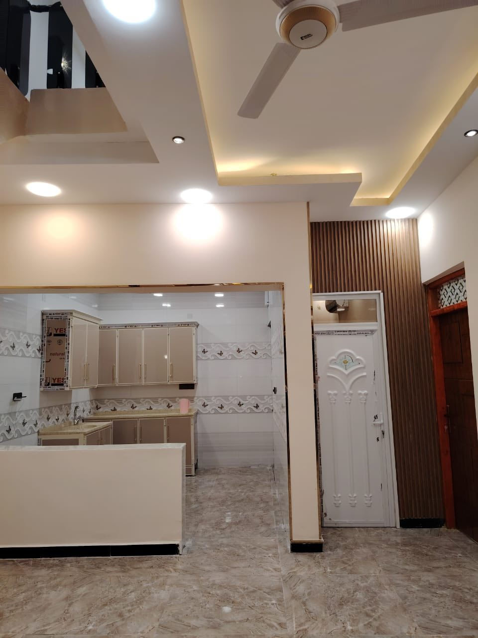 دار سكن للبيع 

العنوان / حي آور شارع السبيس 

المساحه / 100 م امامي 

تفاصيل البناء/ طابقين مسلح حديث 

ط١/ صاله استقبال غرفه مطبخ صحيات 

ط٢/ صاله ٣ غرف نوم صحيات 

للمزيد من التفاصيل يمكنكم التواصل معنا على الرقم التالي 

***********

***********
