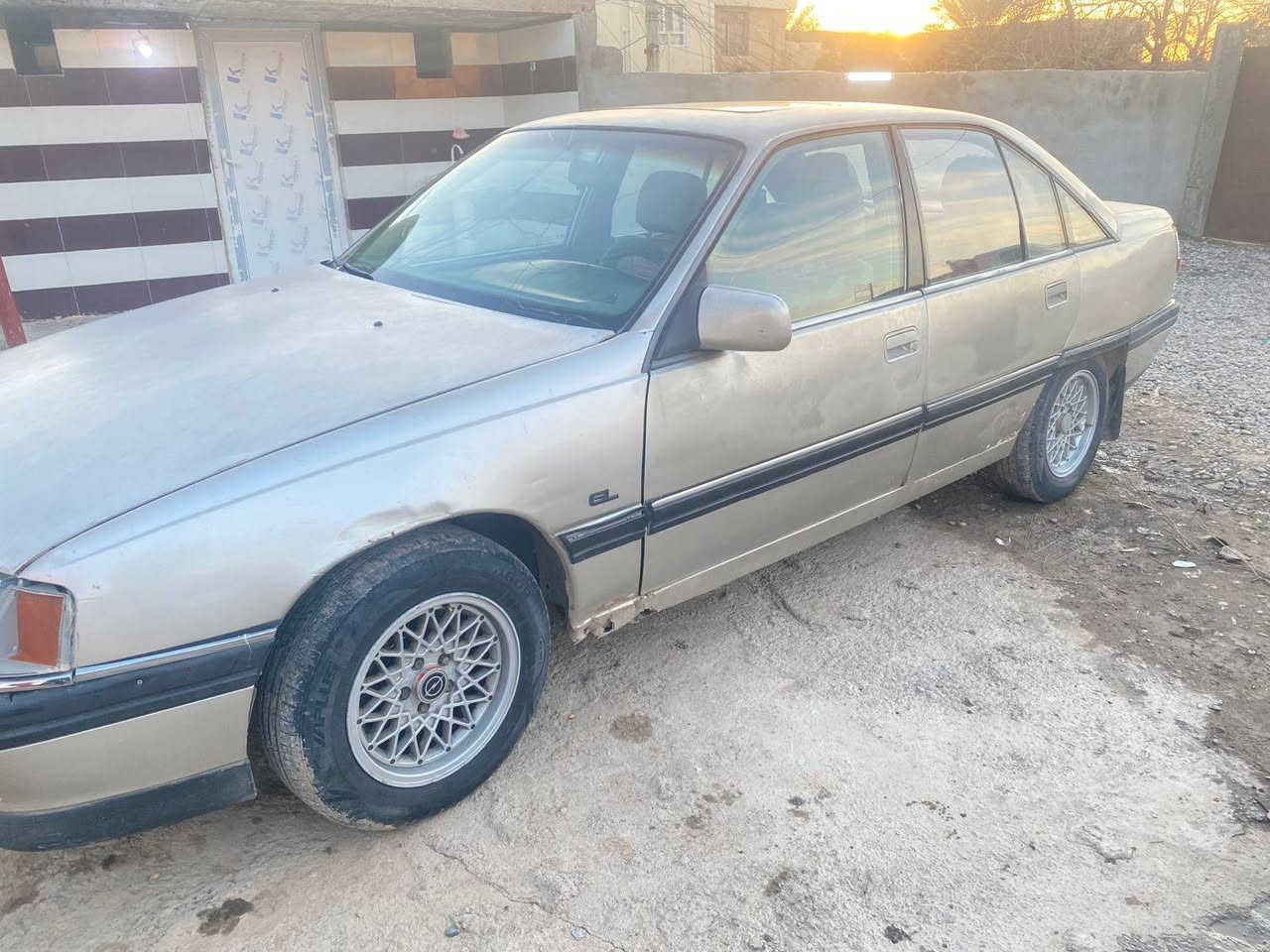 اوميكه حجم 20موديل 91رقم نينوى اخضر شرط تحويل سياره جاهزه حلوه شرط مابيه صبق***********
