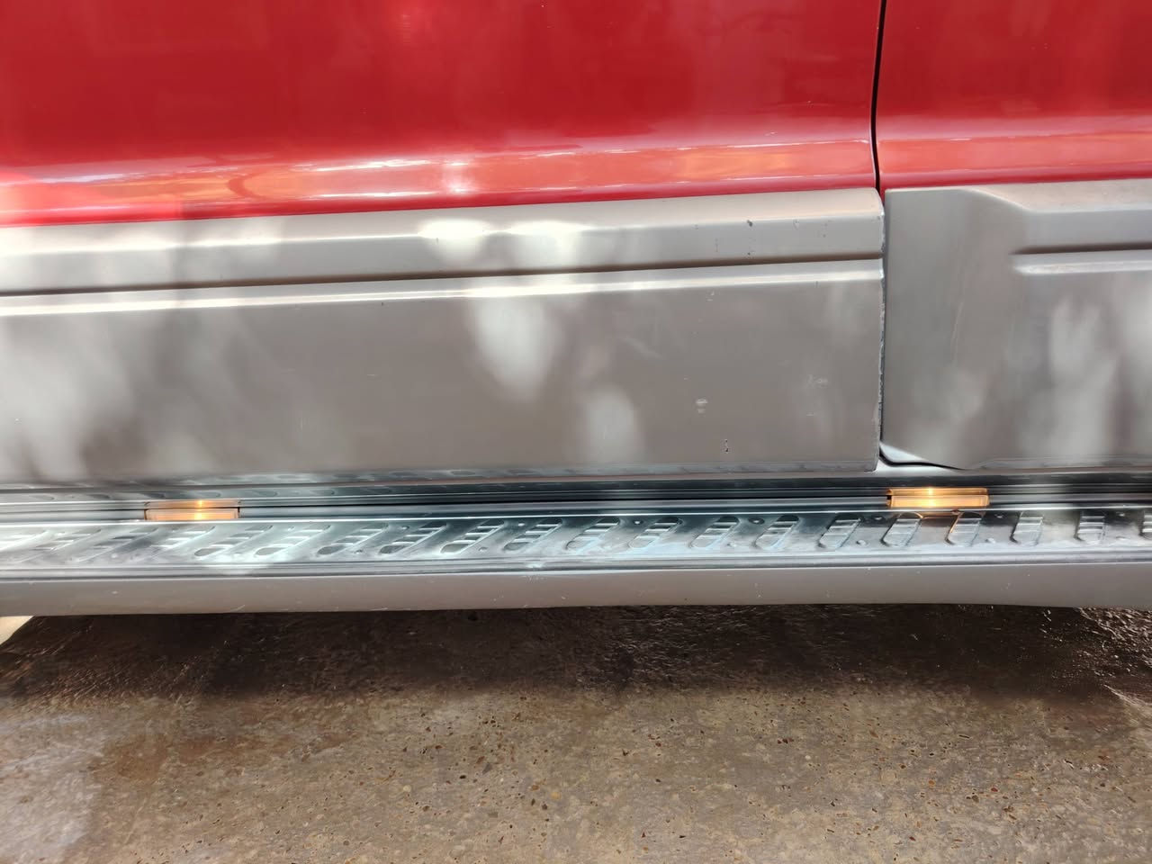 السلام عليكم اخوان باجيرو 2007 محرك 3000 بدون ضربه بدون صبغ بدون معجون فقط بيها جراد السياره بيها طخه بلدعاميه الخلفيه رقم بغداد بسمي كلشي بيها شغال تخم تاير جديد ادامه كامله كله اصلي وكاله من قوايش رولات نوزلات فيت بم كلج مروحه تبريد ثلاث قطع ثلج شاشه تاب كامره خلفيه نقص صدر خلفي امامي نص عمر عارضها للبيت  والسعر 85 بيها مجال عنوان بغداد *********** تحياتي للجميع
