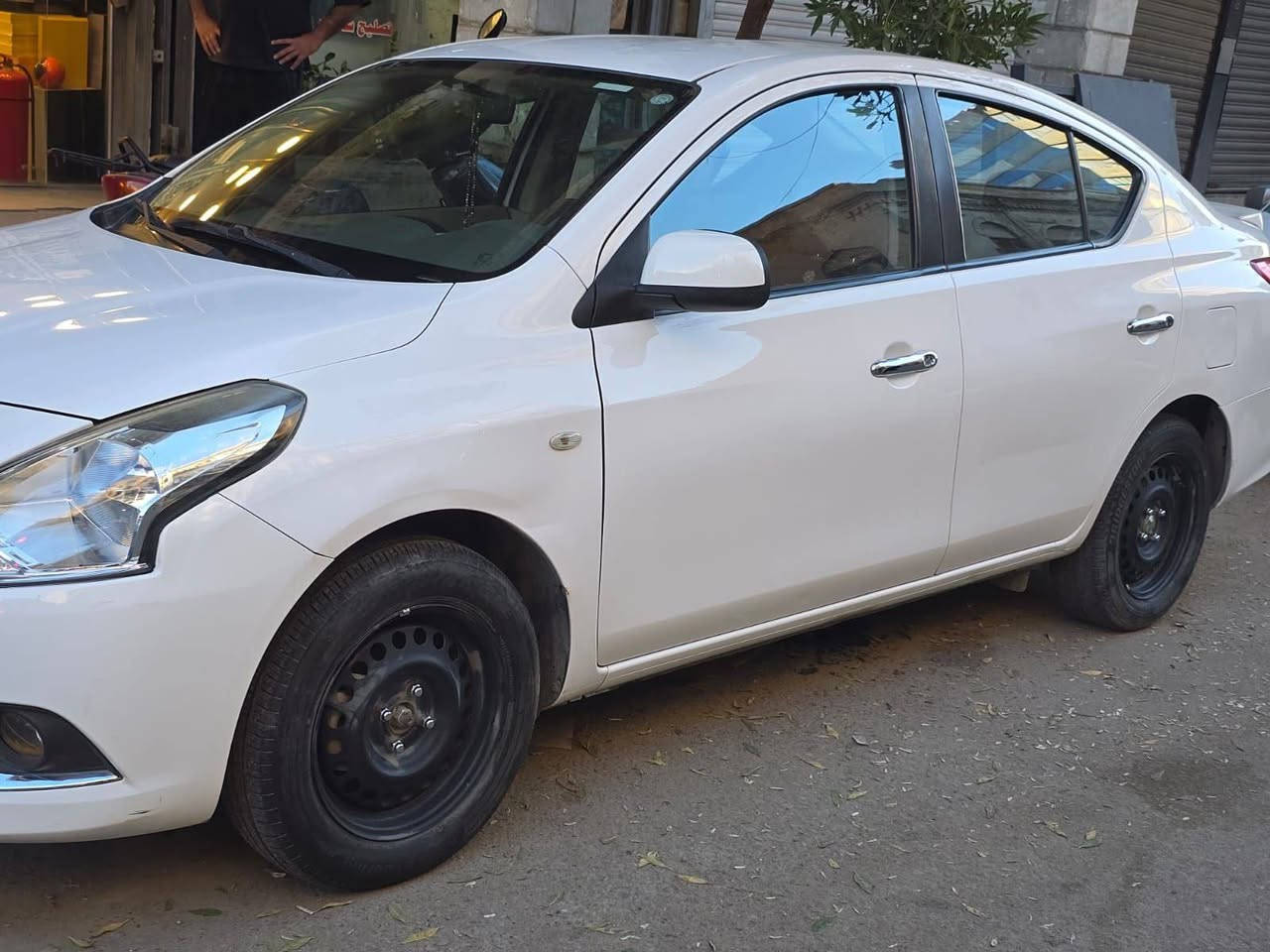 نيسان سني 2021
سعر 125 وبيها مجال للشراي 
ممتواجد عل فيس 
واتساب / ***********  
رقم سليمانية باسمي تحويل او وكاله بشرط 
سياره نظيفه استعمال قليل ماشيه 50 الف كيلومتر جاهزه مابيها نقوصات بس هاي طخات بسيطه عل بارد وما مسويهن مكاني بغداد الاعظميه
