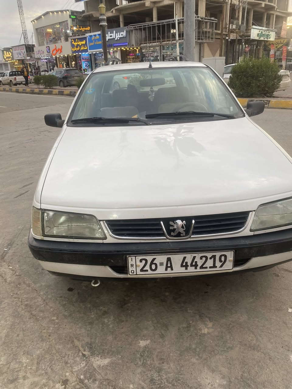 بيجو 405 فرنسي اصلي. سنويه لل ٣٠ 
شرط تحويل  مشروع وطني 
صدر جديد 
كير محرك شرط 
عوزها بس تبريد 
35 وبيها مجال للطيبين 
مكانها تكريت 
***********
