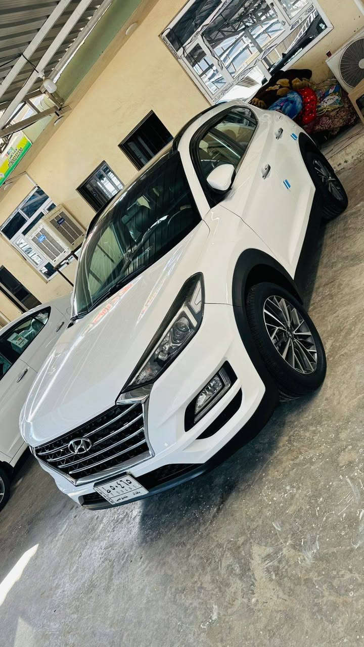 السلام عليكم توسان 2019 خليجي محرك 2000 دوش ماشيه 95 الف مكفوله من الصبغ والتبديل والفتحعدا بارد بسيط جدا  كير ومحرك ع وضع الشركه بصمه بانورما كشن كهرباء شاشه كامره فوول موصفات رقم بغداد مشروع وطني تحويل مباشر السعر 196 بيهه مجال مكاني بغداد اليوسفيه ***********
اتصال فقطططط
