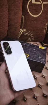 بوكو اف7 برو • ٥١٢ • موصل